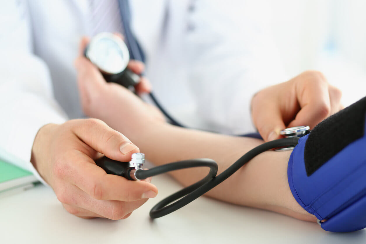 Doctor check blood pressure of patient in clinic